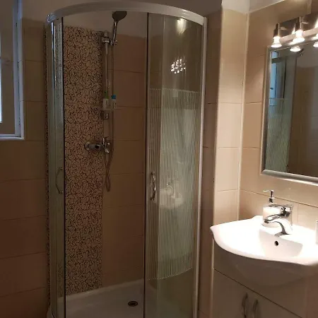 25 University Studio Apartment *