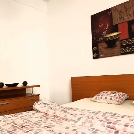 Apartment 25 University Studio
